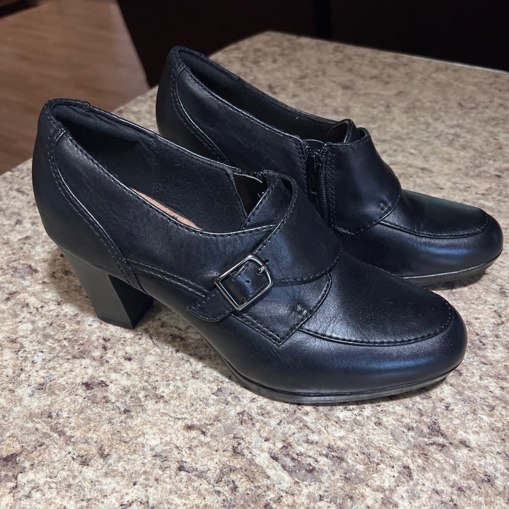 Clarks poppy heels
